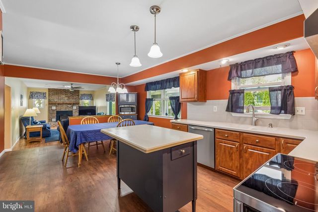 1375 DOWNING DR, Hatfield, PA 19440