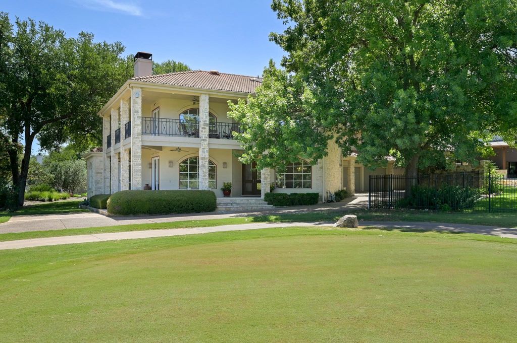 51 Tiburon DR, The Hills, TX 78738