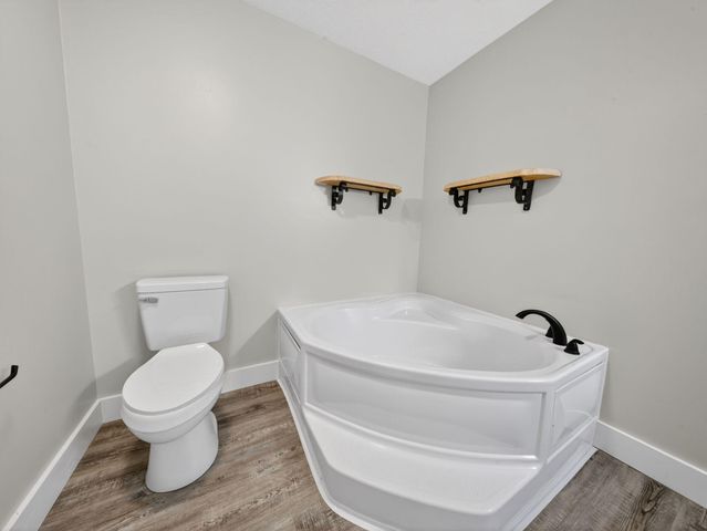 5 Golden Drive, Kimberling City, MO 65686