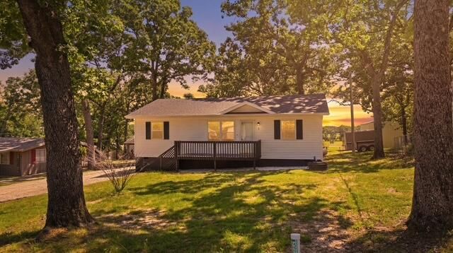 5 Golden Drive, Kimberling City, MO 65686