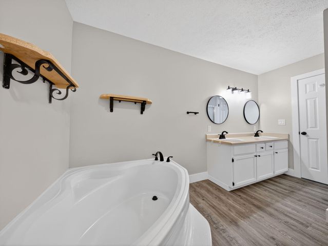 5 Golden Drive, Kimberling City, MO 65686