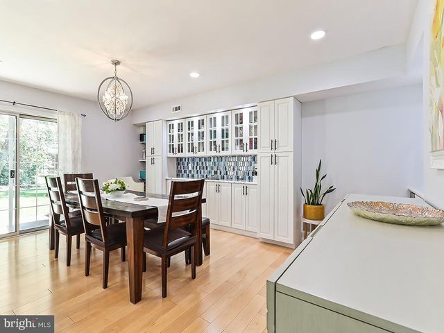 6 HEATH CT, Princeton, NJ 08540