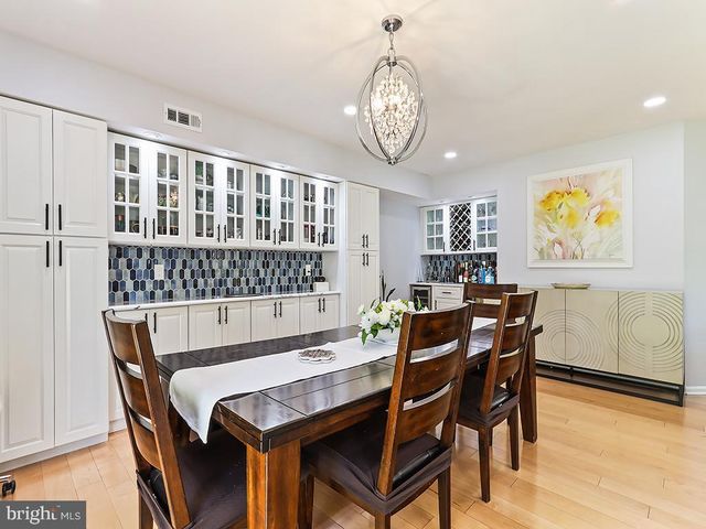 6 HEATH CT, Princeton, NJ 08540