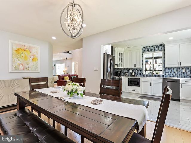 6 HEATH CT, Princeton, NJ 08540