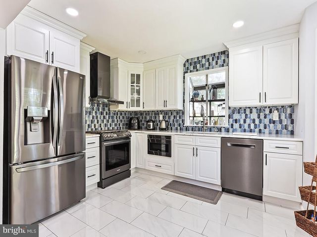6 HEATH CT, Princeton, NJ 08540