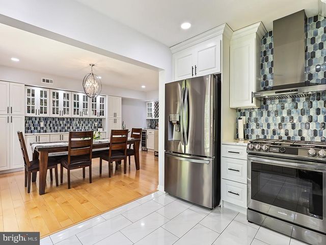 6 HEATH CT, Princeton, NJ 08540
