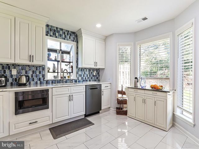 6 HEATH CT, Princeton, NJ 08540