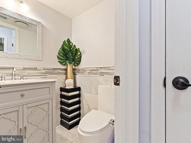 6 HEATH CT, Princeton, NJ 08540