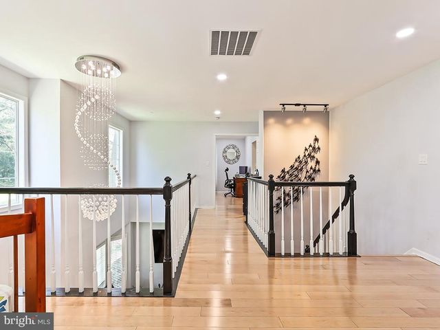 6 HEATH CT, Princeton, NJ 08540