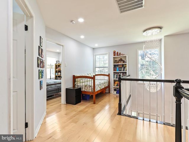 6 HEATH CT, Princeton, NJ 08540