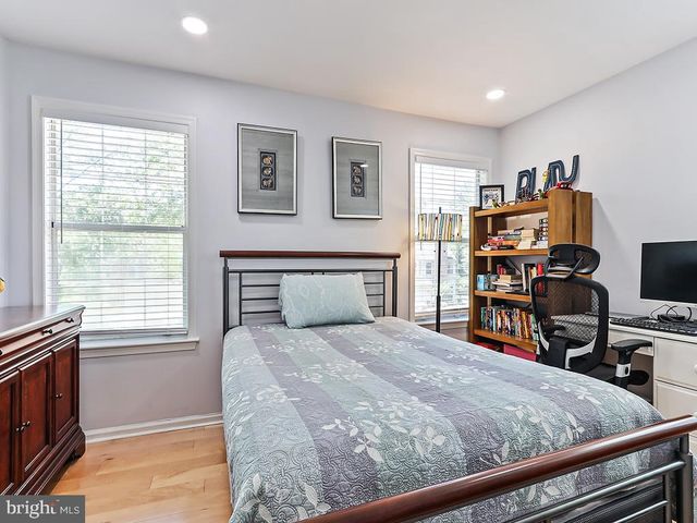 6 HEATH CT, Princeton, NJ 08540