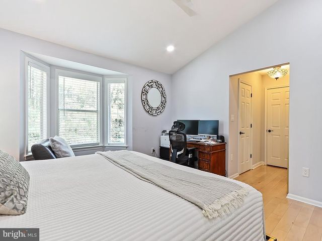 6 HEATH CT, Princeton, NJ 08540
