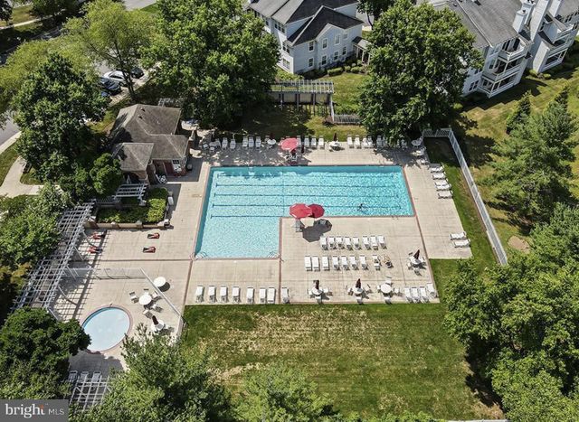 6 HEATH CT, Princeton, NJ 08540