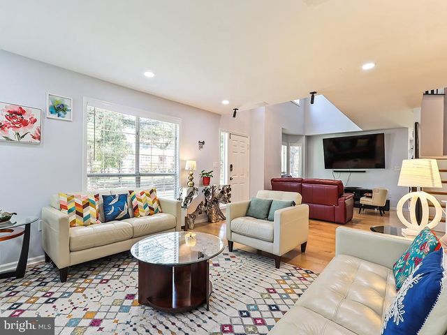 6 HEATH CT, Princeton, NJ 08540