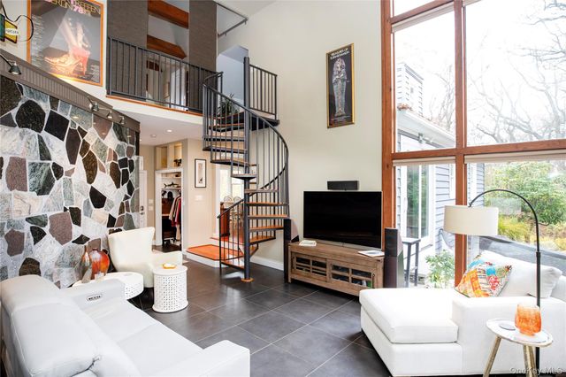 53 Glen Avenue, Flanders, NY 11901