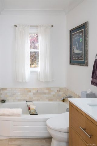 53 Glen Avenue, Flanders, NY 11901