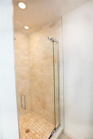 53 Glen Avenue, Flanders, NY 11901