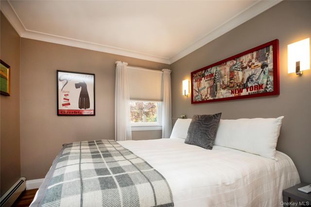 53 Glen Avenue, Flanders, NY 11901