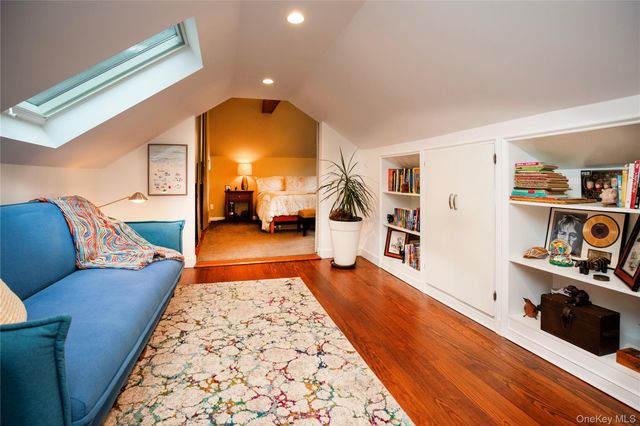 53 Glen Avenue, Flanders, NY 11901