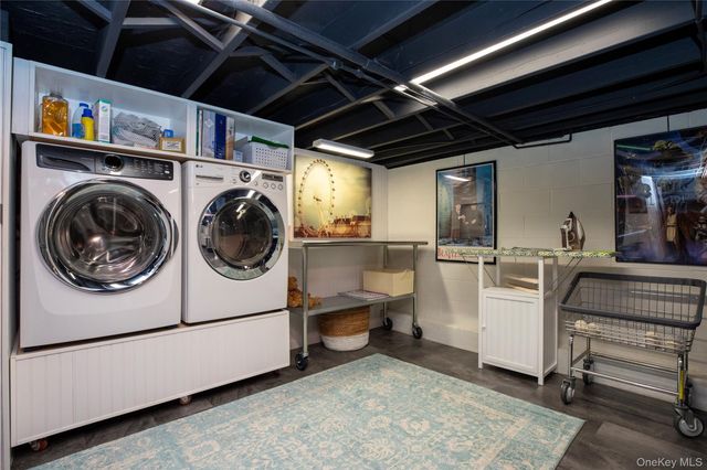 53 Glen Avenue, Flanders, NY 11901