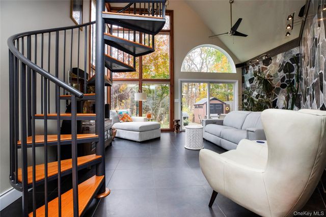 53 Glen Avenue, Flanders, NY 11901