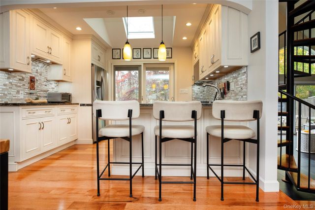 53 Glen Avenue, Flanders, NY 11901