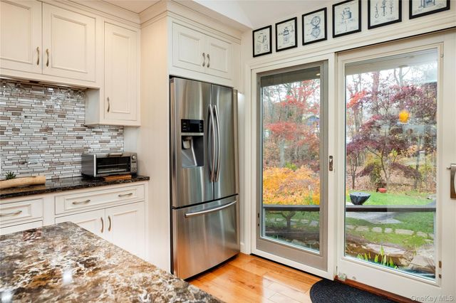 53 Glen Avenue, Flanders, NY 11901