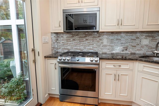 53 Glen Avenue, Flanders, NY 11901