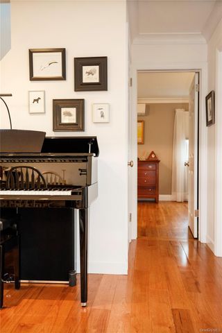 53 Glen Avenue, Flanders, NY 11901