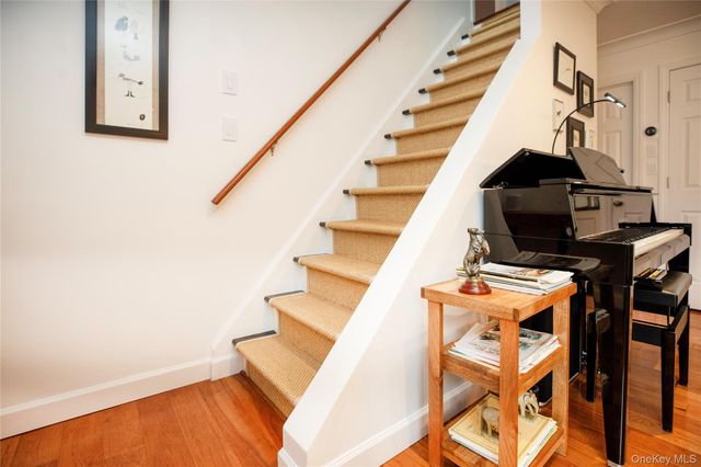 53 Glen Avenue, Flanders, NY 11901