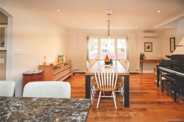 53 Glen Avenue, Flanders, NY 11901