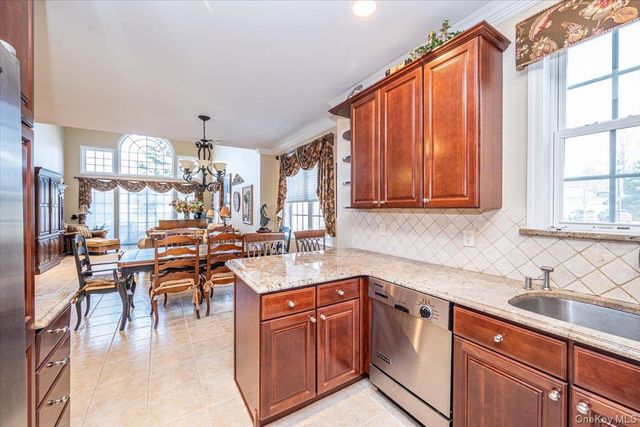 420 Florencia Place, Melville, NY 11747