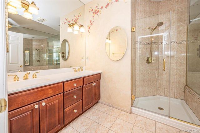 420 Florencia Place, Melville, NY 11747