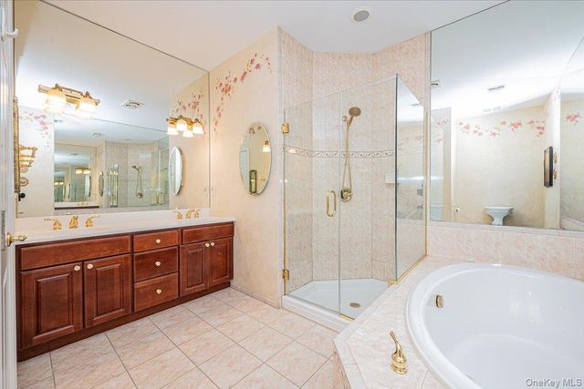 420 Florencia Place, Melville, NY 11747