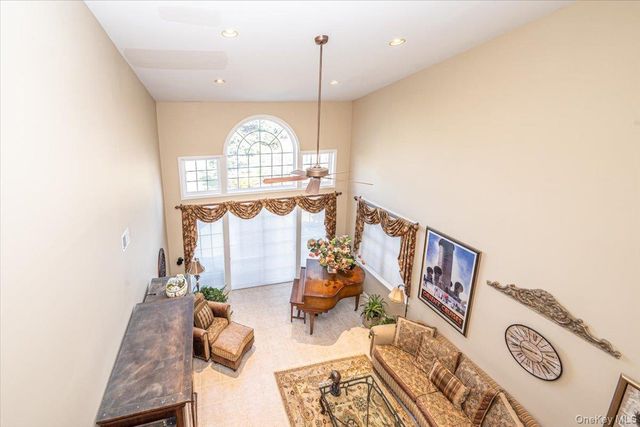 420 Florencia Place, Melville, NY 11747