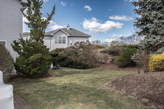 420 Florencia Place, Melville, NY 11747