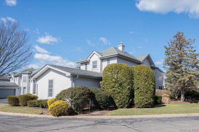 420 Florencia Place, Melville, NY 11747