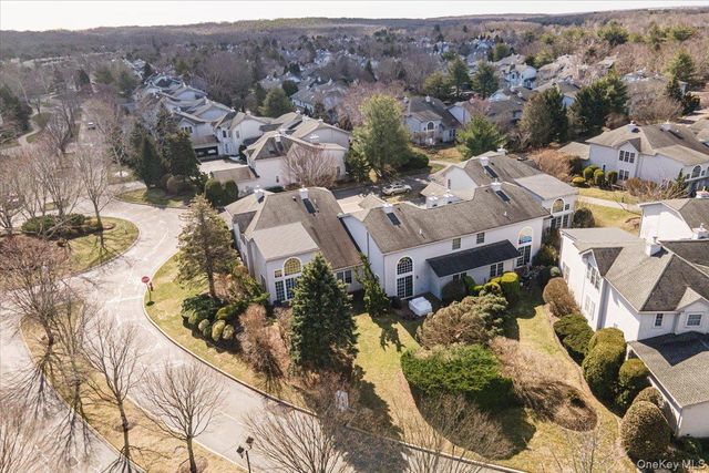 420 Florencia Place, Melville, NY 11747