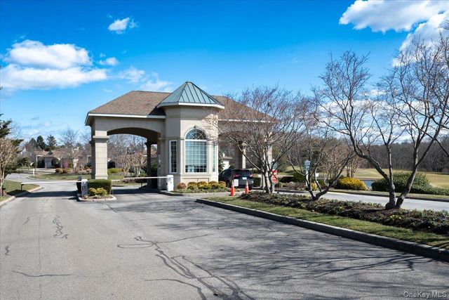 420 Florencia Place, Melville, NY 11747