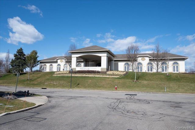 420 Florencia Place, Melville, NY 11747