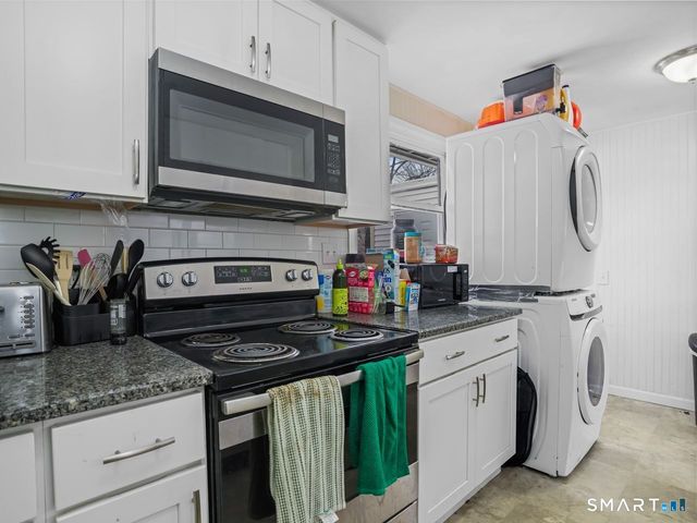 69 Seaver Circle, Bridgeport, CT 06606