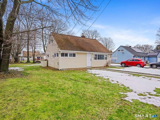 69 Seaver Circle, Bridgeport, CT 06606