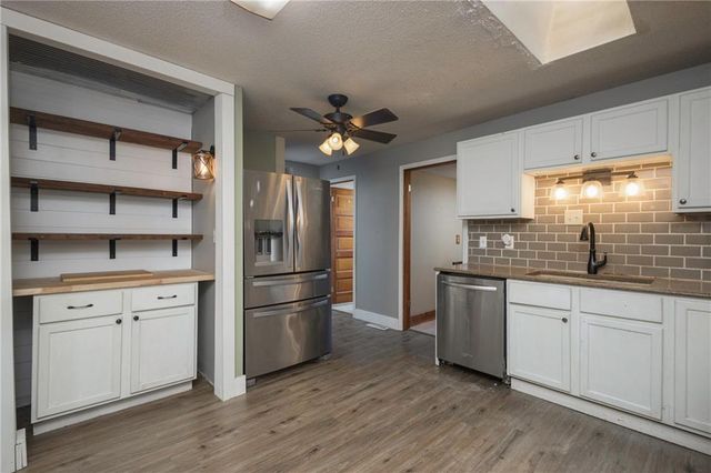 19739 185th Road, Marshall, MO 65340