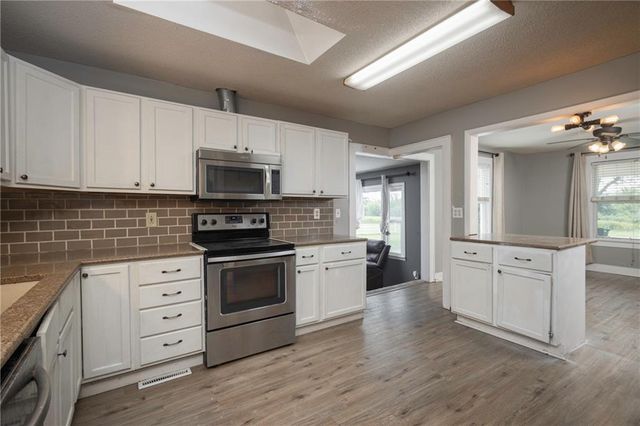 19739 185th Road, Marshall, MO 65340