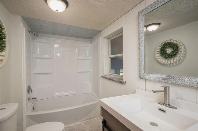 19739 185th Road, Marshall, MO 65340