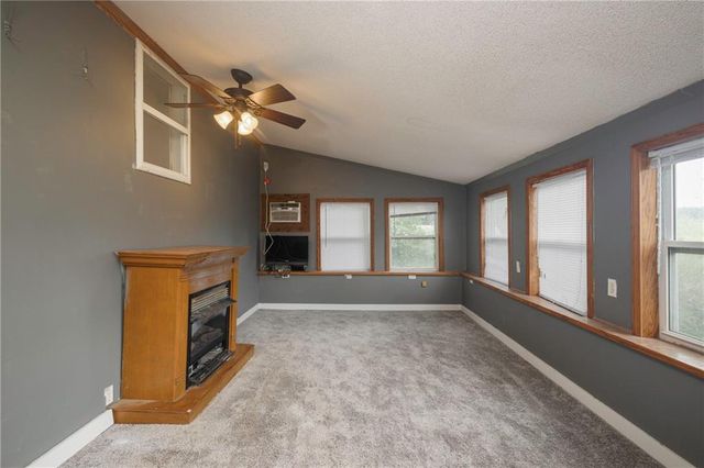 19739 185th Road, Marshall, MO 65340