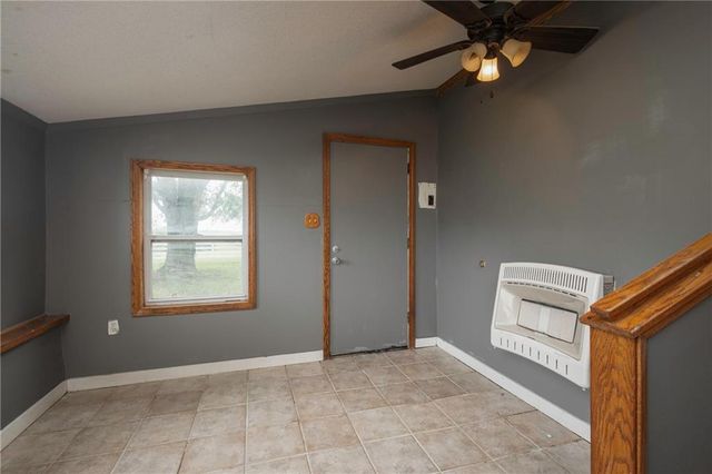 19739 185th Road, Marshall, MO 65340