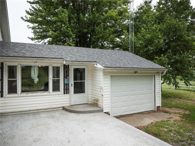 19739 185th Road, Marshall, MO 65340