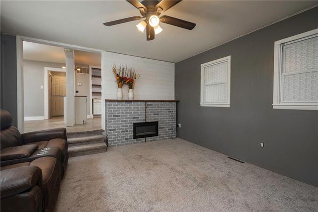 19739 185th Road, Marshall, MO 65340