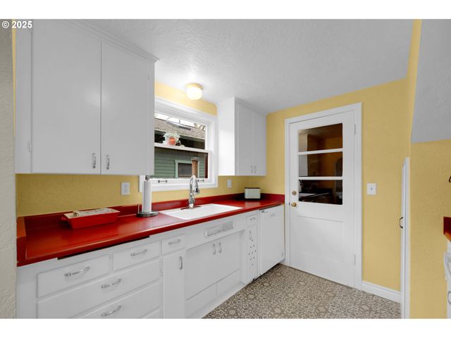 180 W 15TH Ave, Eugene, OR 97401